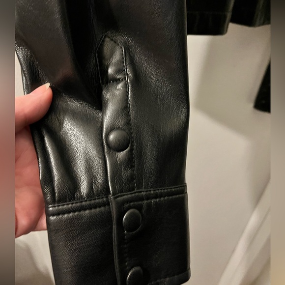 Good American- size GA2-black cropped jacket/ shirt w/ snaps. NWT. - Picture 4 of 6